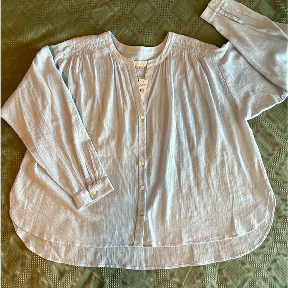 Loft light blue swing top large button down with stitched shoulders and back - Picture 4 of 7